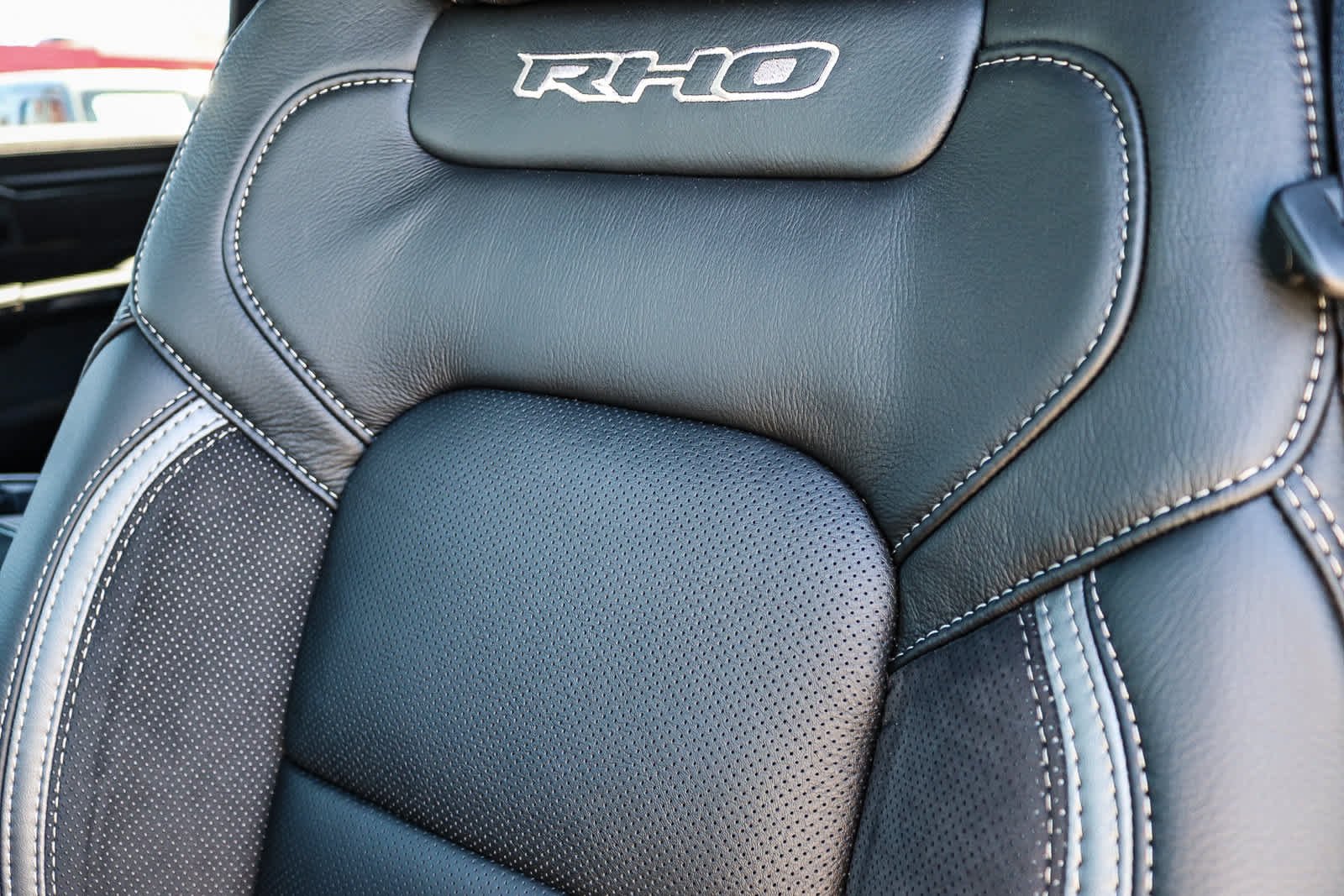 New 2026 Diamond Black Crystal Pearl-Coat Exterior Paint RAM RHO image 25