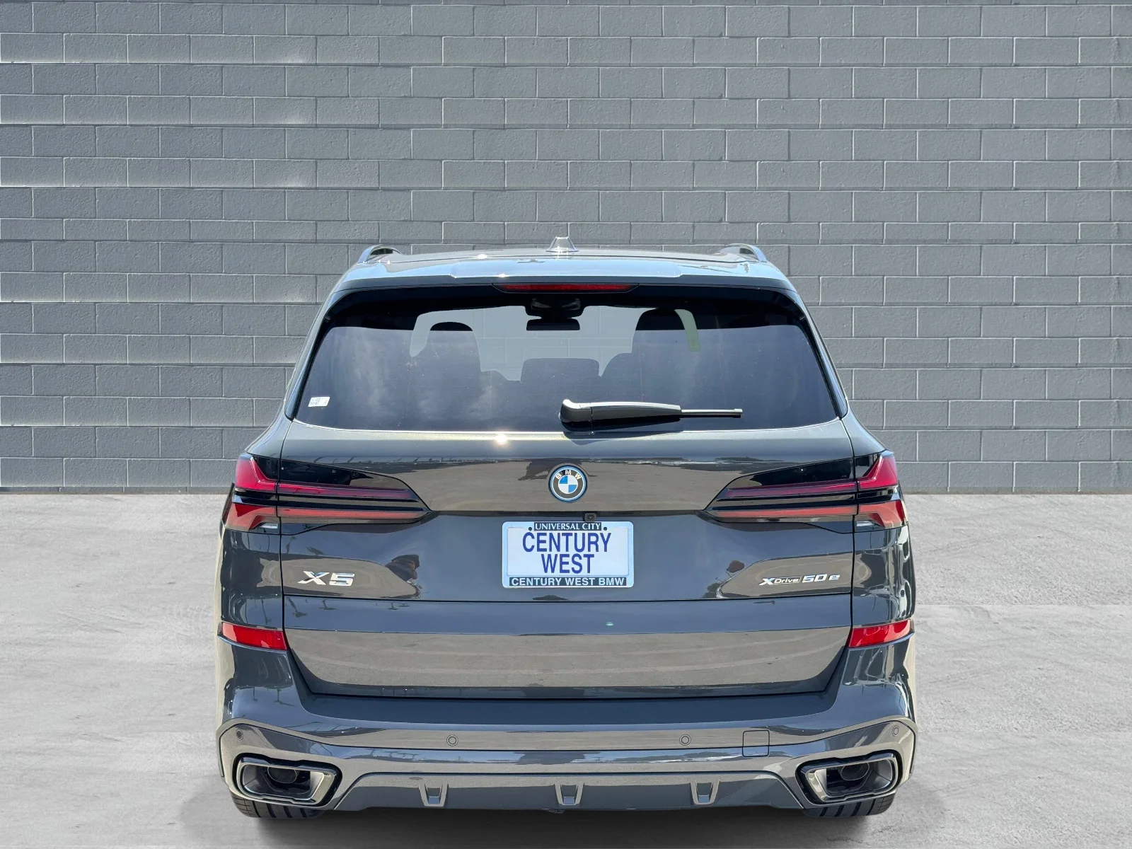 New 2026 Dravit Grey Metallic BMW xDrive50e image 4