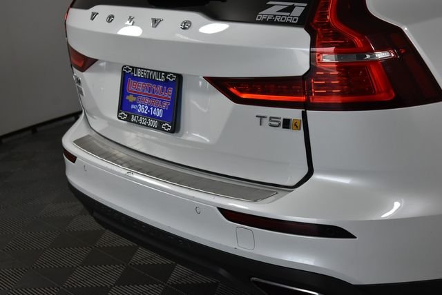 Used 2021 White Volvo T5 image 11