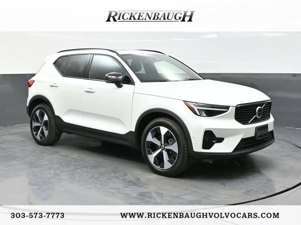 2025 Volvo XC40 B5 Plus Dark AWD's photo
