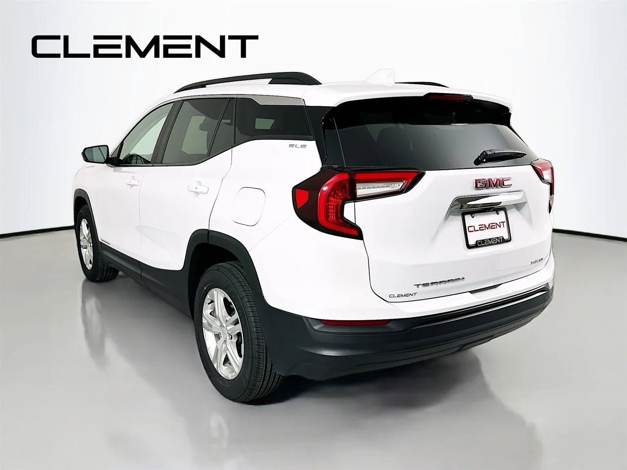 Used 2022 Summit White GMC SLE image 10