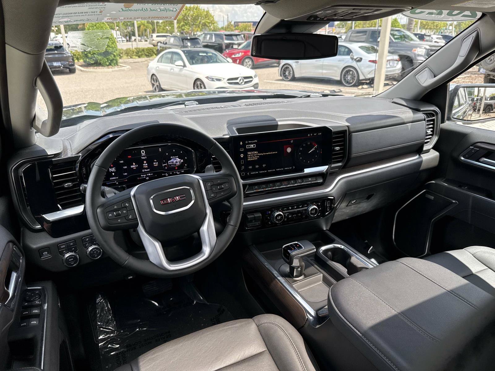 Used 2025 Onyx Black GMC SLT image 16