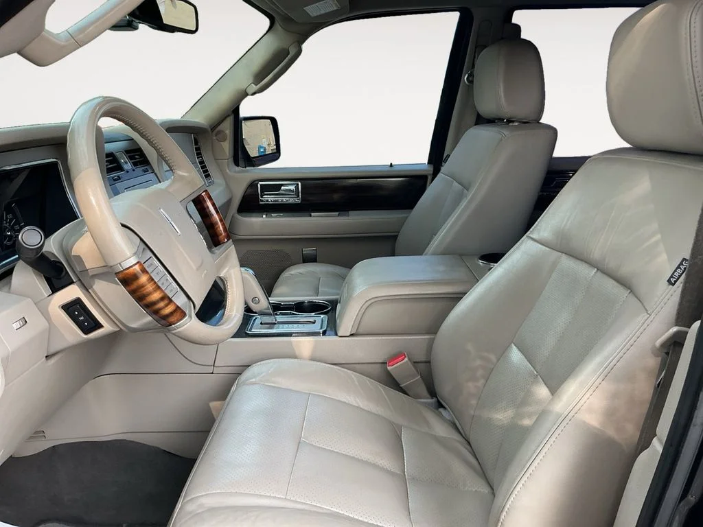 Used 2007 Gray Lincoln Base image 11