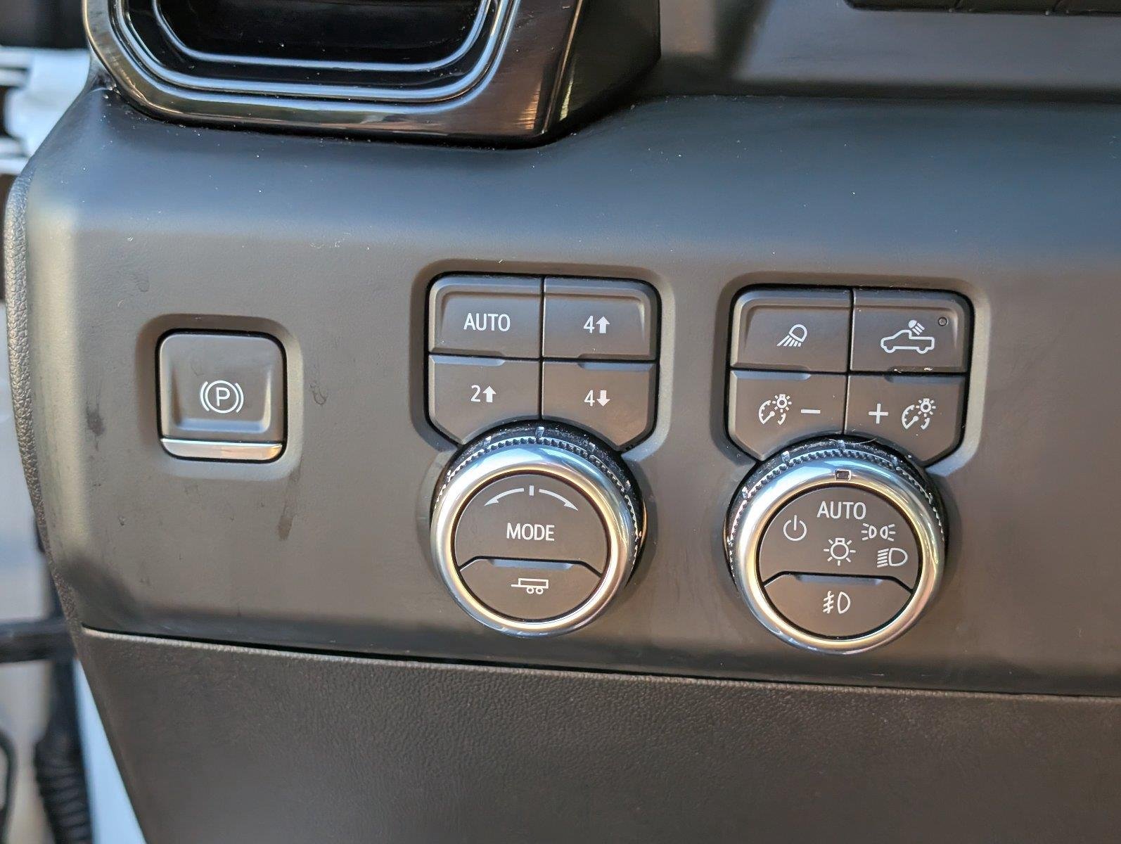 Used 2024 Summit White GMC AT4 image 29