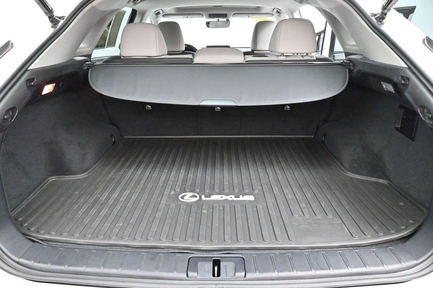 Used 2016 Eminent White Pearl Lexus FWD 4dr image 9