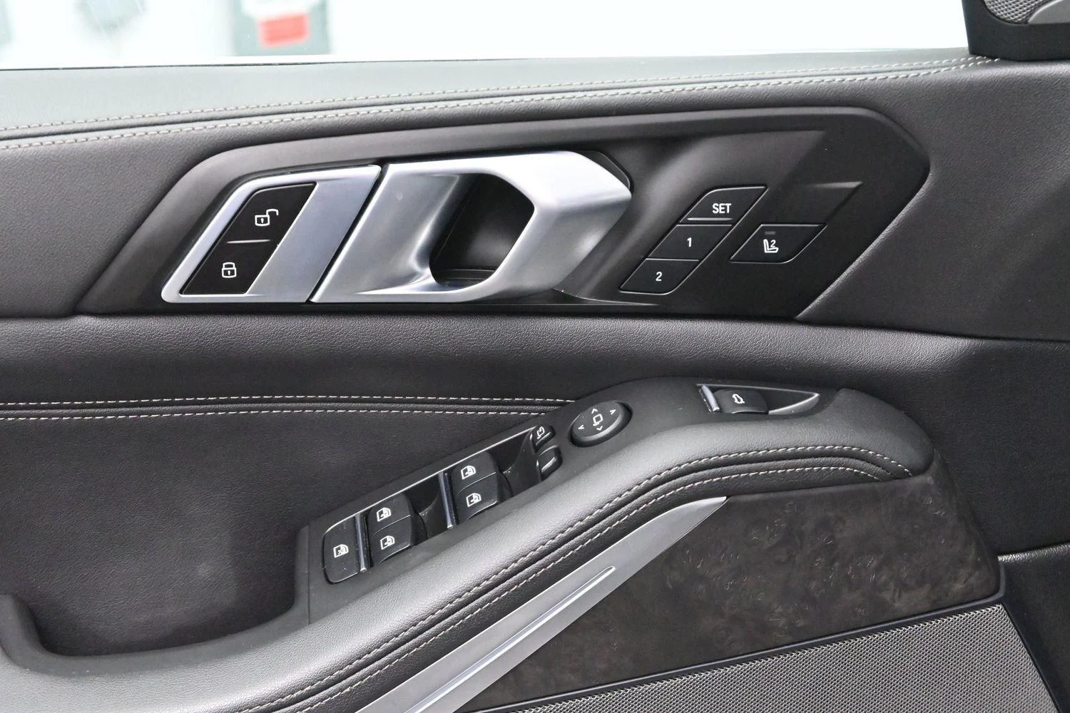 Used 2024 Carbon Black Metallic BMW xDrive40i image 13