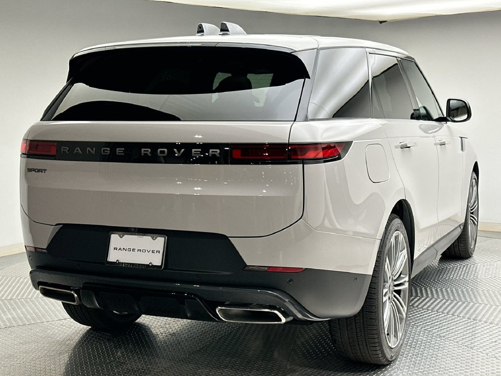 New 2027 Borasco Grey Metallic Land Rover SE image 3