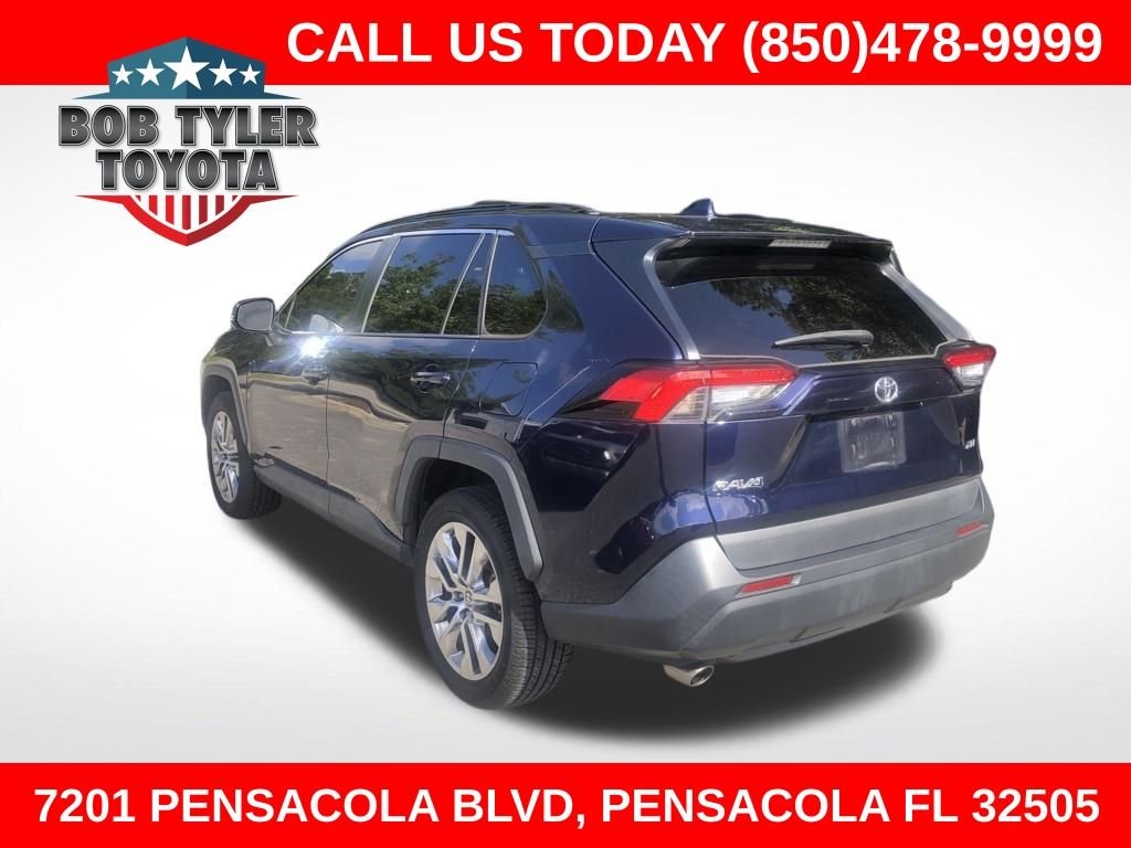 Used 2021  Toyota XLE Premium image 1