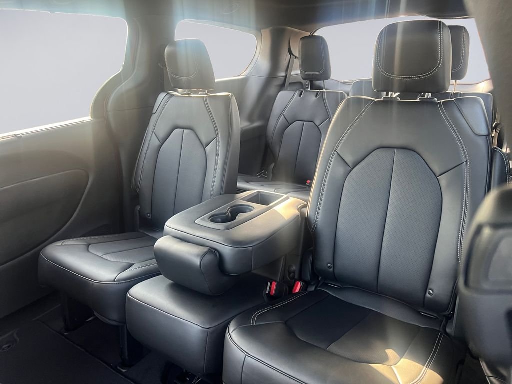 2026 Chrysler Pacifica Select - Photo 17
