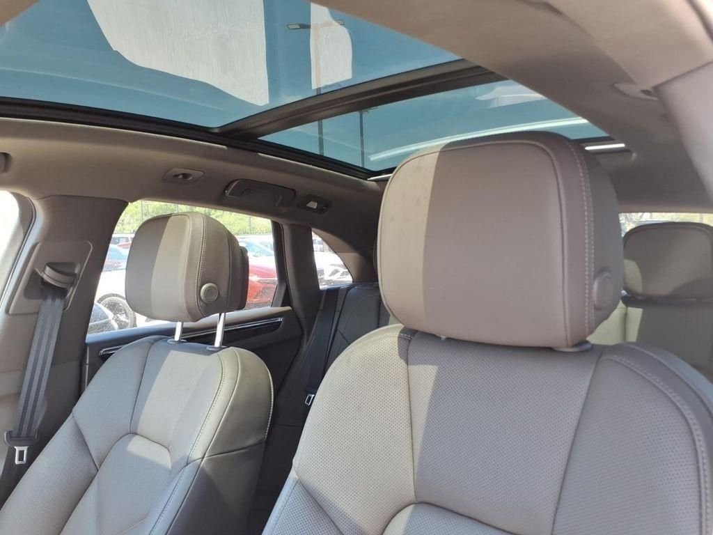 Used 2025  Porsche Base image 17