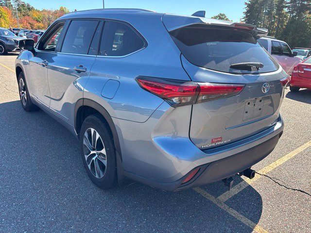Used 2023 Moon Dust Toyota XLE image 7