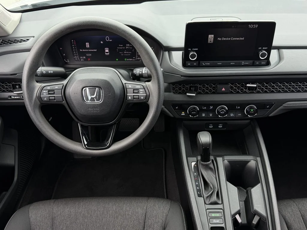 Used 2025 White Honda SE image 11
