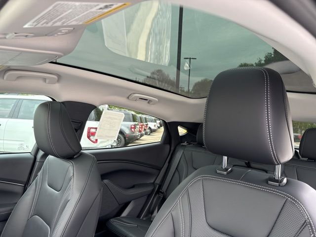 New 2026 Star White Metallic Tri-coat Ford Premium image 33