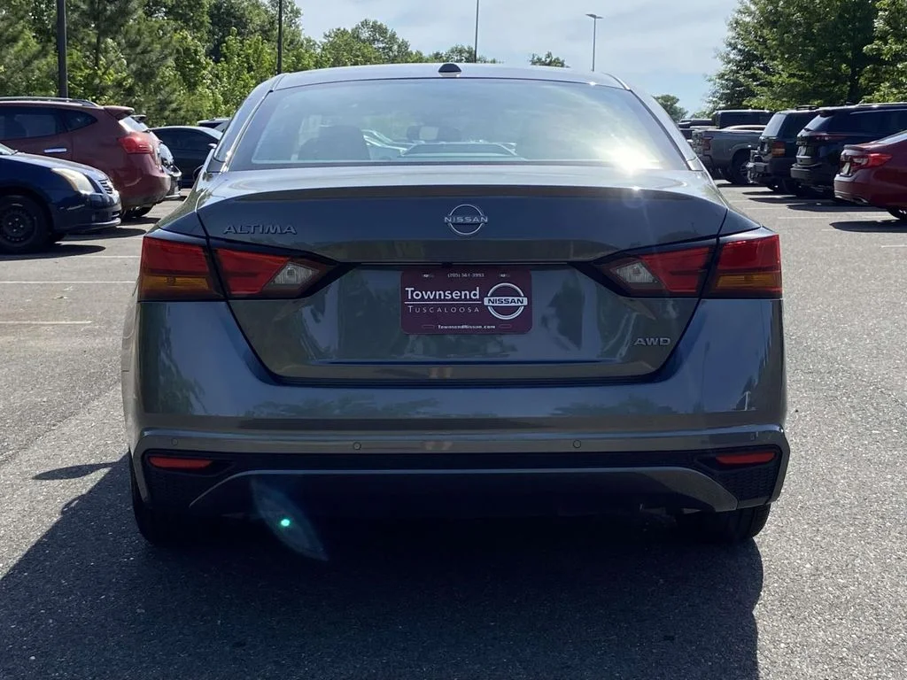 Certified Used 2025 Gun Metallic Nissan SV image 4