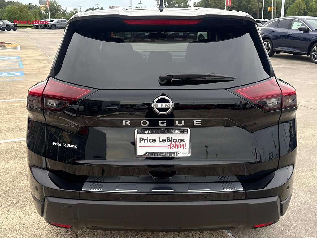 Certified Used 2025  Nissan SV image 6
