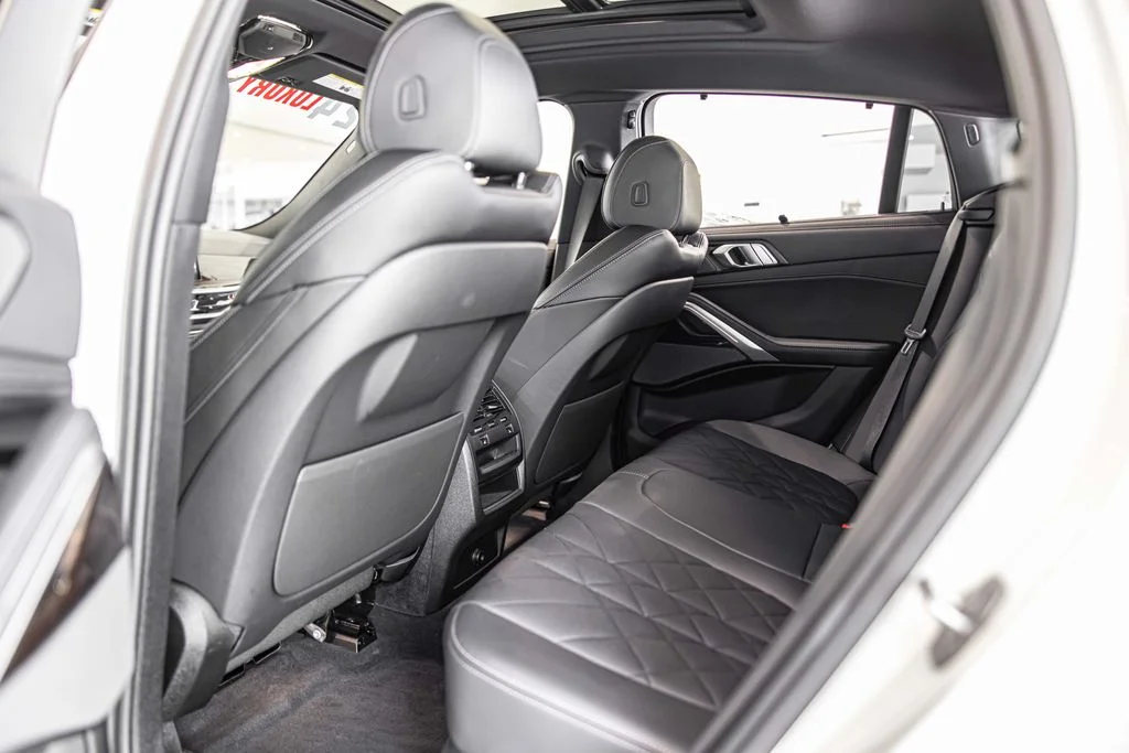 Used 2024 White BMW xDrive40i image 33