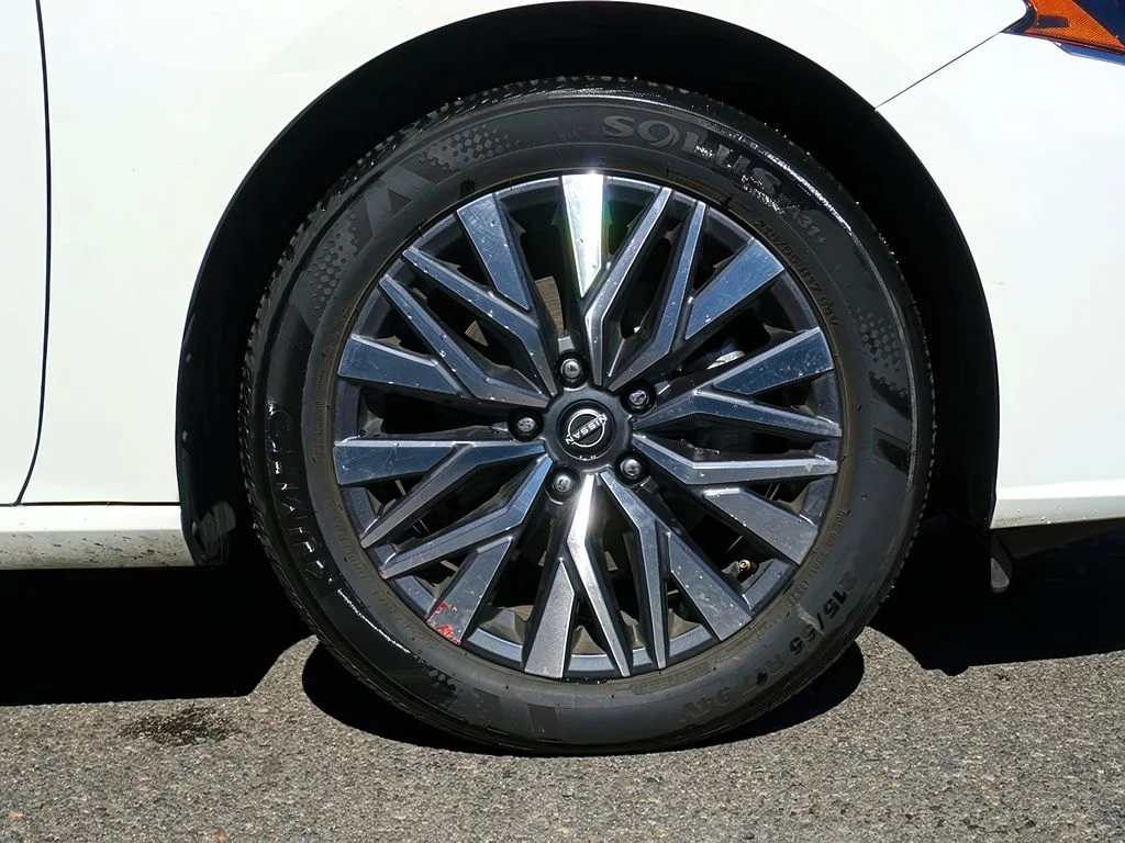 2025 Nissan Altima SV - Photo 14