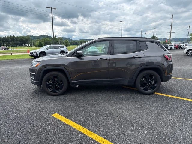 Used 2020 Granite Crystal Clearcoat Metallic Jeep Latitude image 5