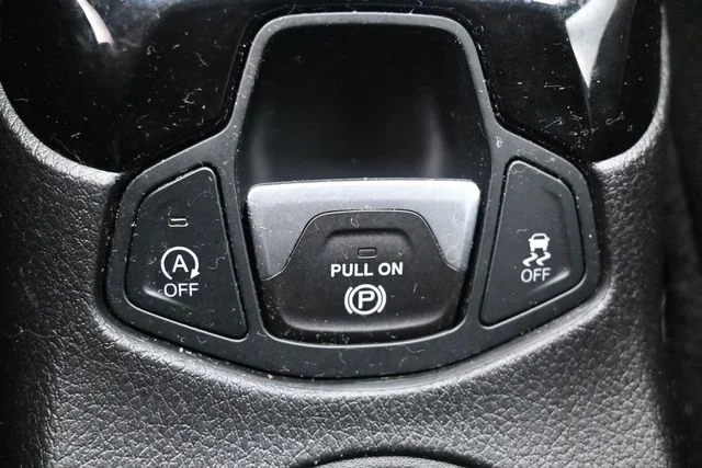 Certified Used 2019 Diamond Black Jeep Latitude image 15