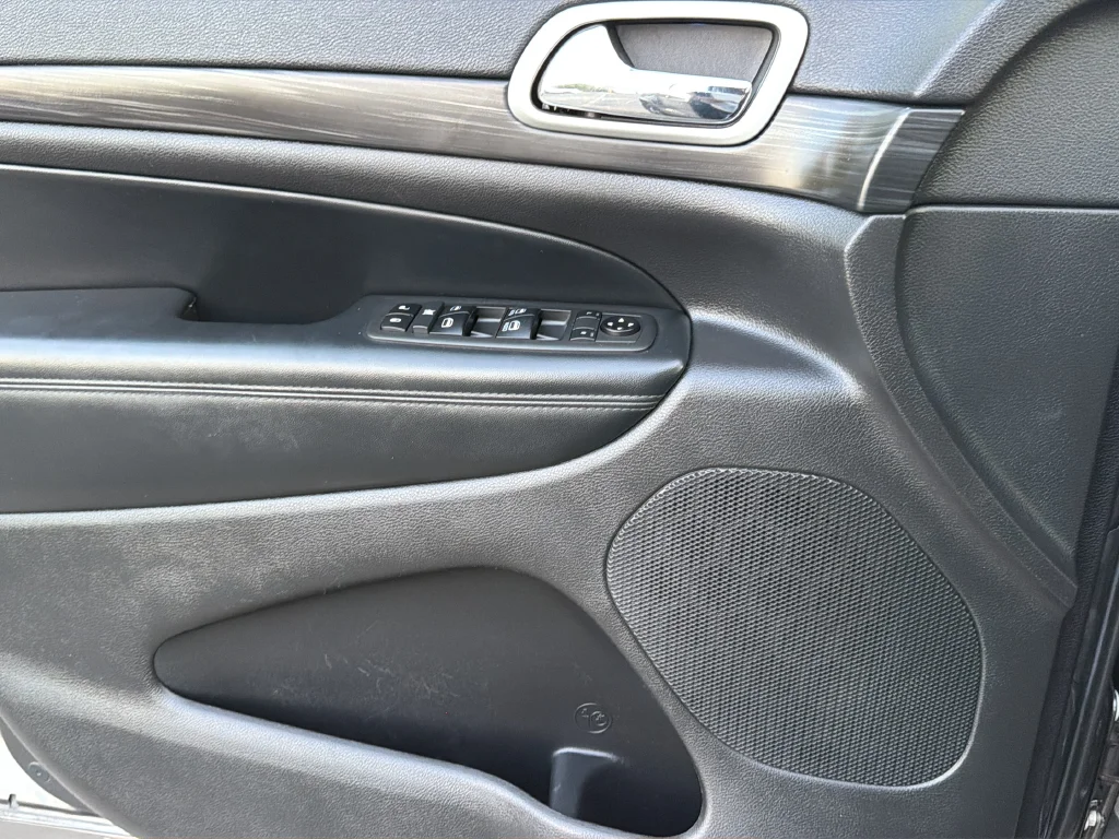 Used 2021 Gray Jeep Laredo X image 28