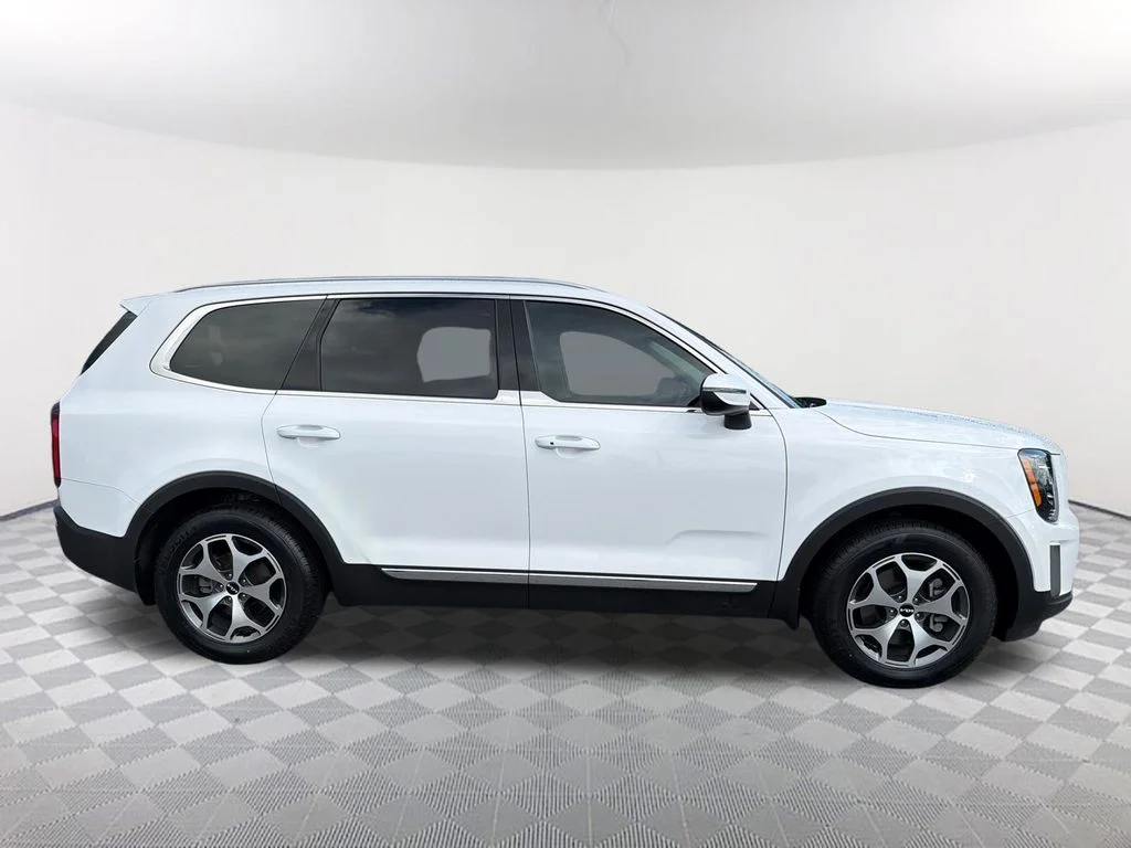 Used 2022 White Kia EX image 4