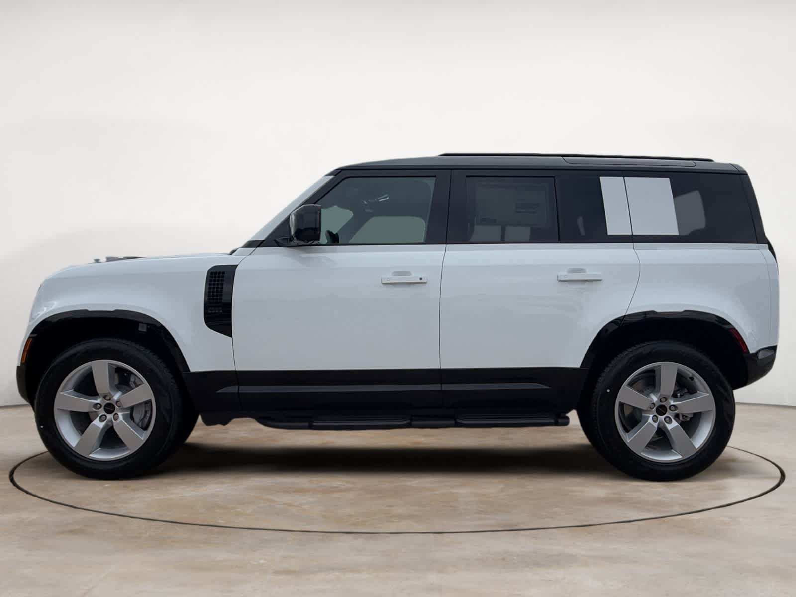 New 2026 Fuji White Land Rover X-Dynamic SE image 2