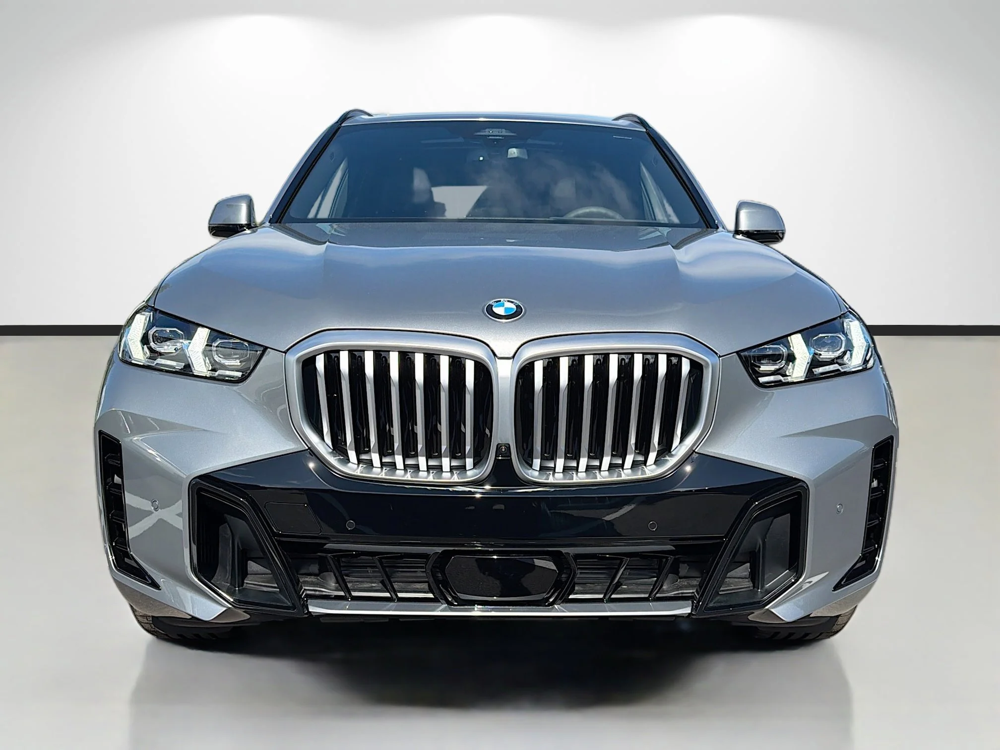 New 2026 Skyscraper Grey Metallic BMW sDrive40i image 8