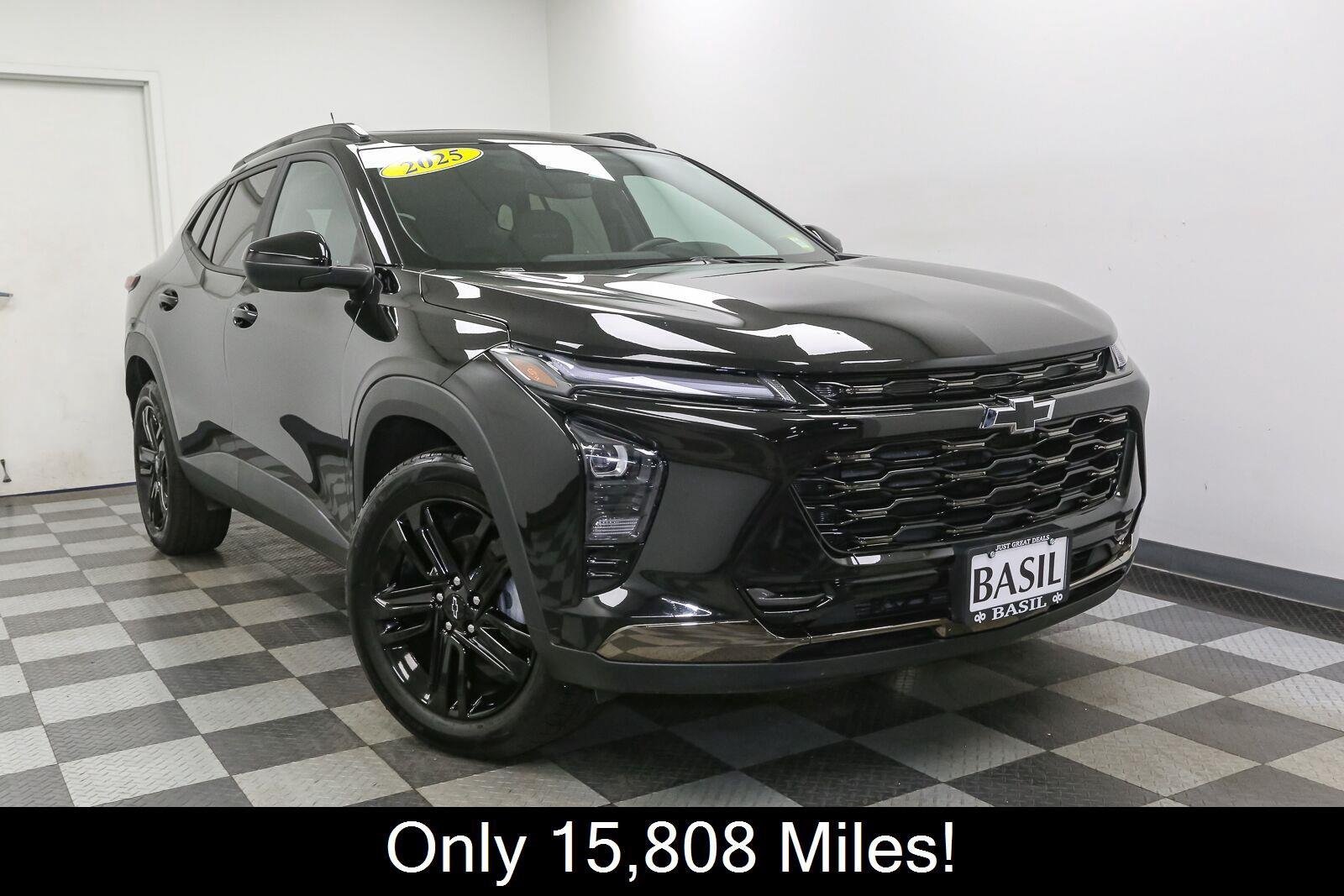 Used 2025 Mosaic Black Metallic Chevrolet ACTIV image 2
