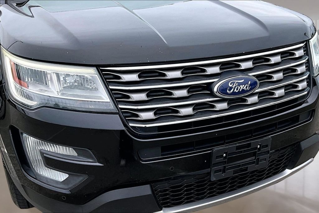 Used 2017 Black Ford XLT image 31