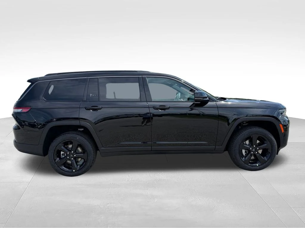 New 2026 Diamond Black Crystal Pearl-Coat Exterior Paint Jeep Limited image 29