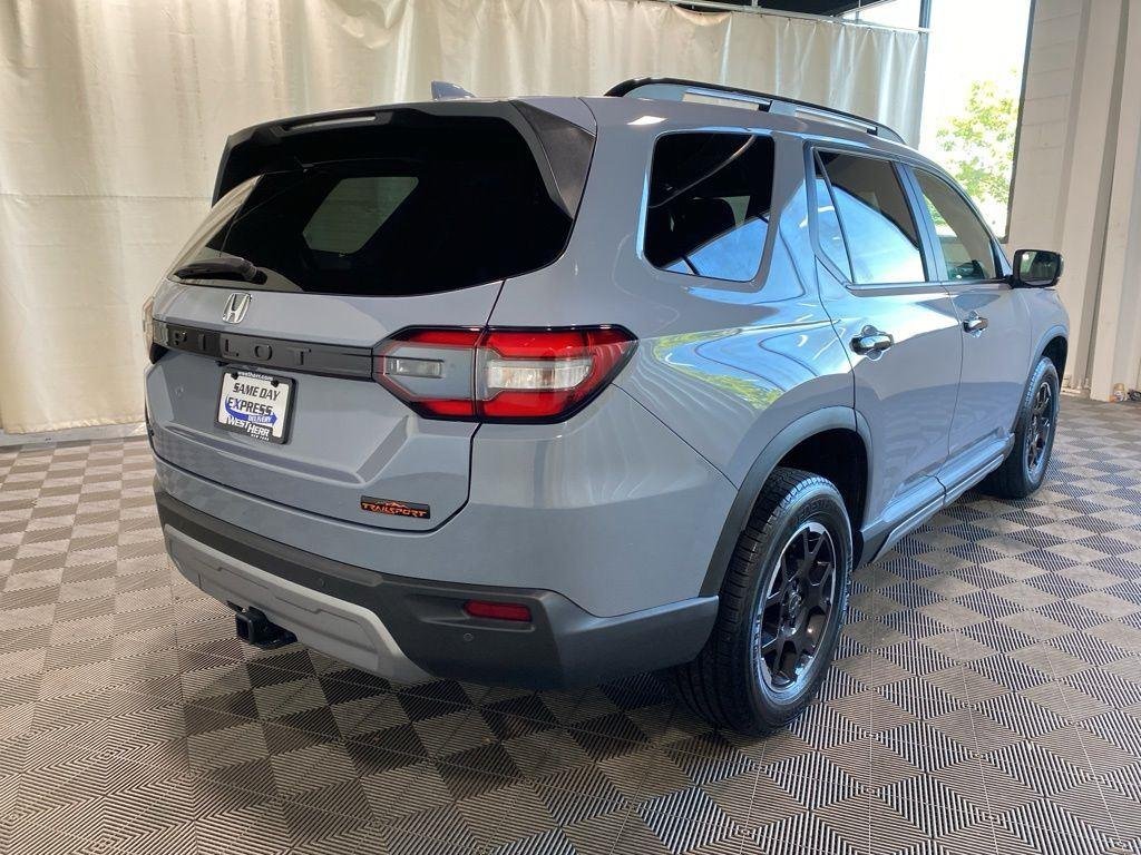 Used 2025 Lunar Silver Metallic Honda TrailSport image 13