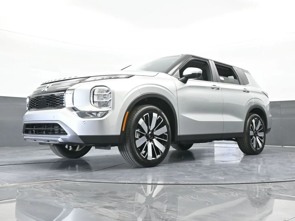 New 2026 Silver Alloy Mitsubishi SE image 56