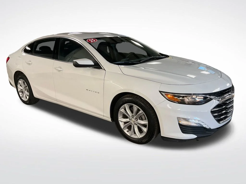 Used 2025 White Chevrolet LT image 8