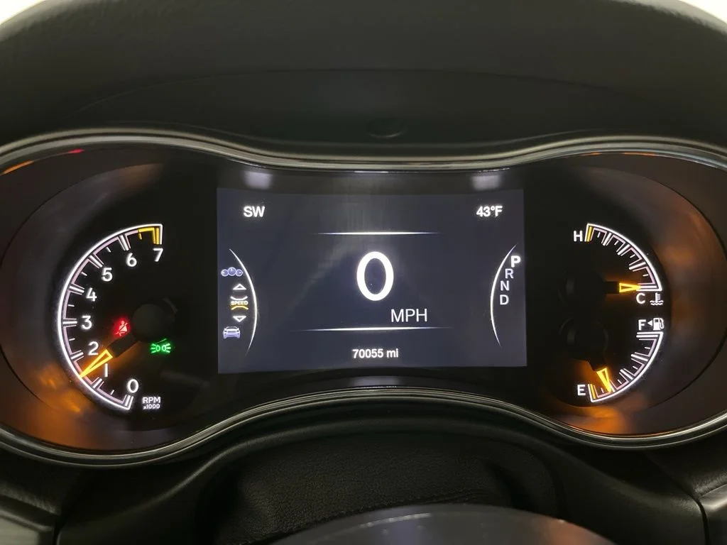 Used 2019 Silver Jeep Altitude image 10