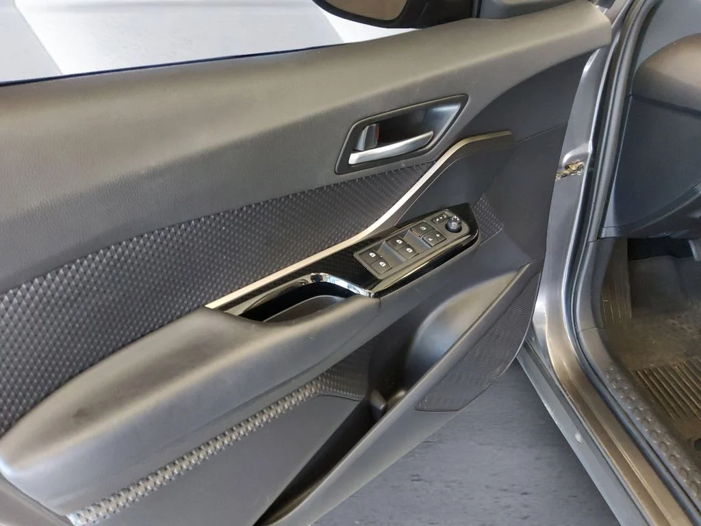 Used 2019 Gray Toyota XLE image 12