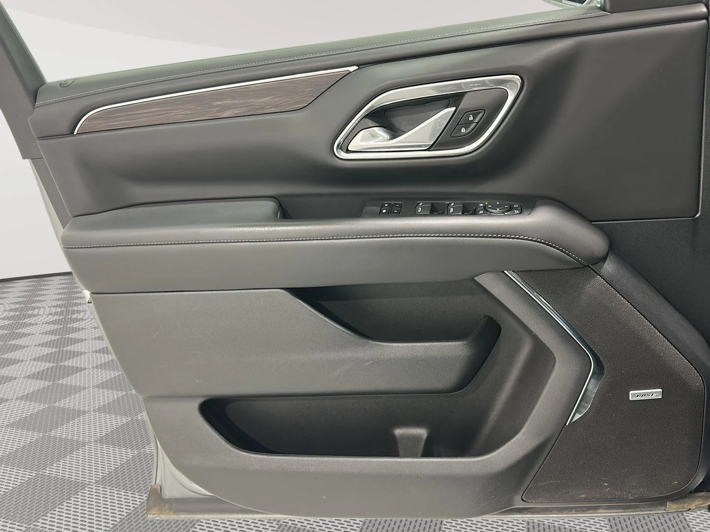 Used 2024 Sterling Gray Metallic Chevrolet LT image 19