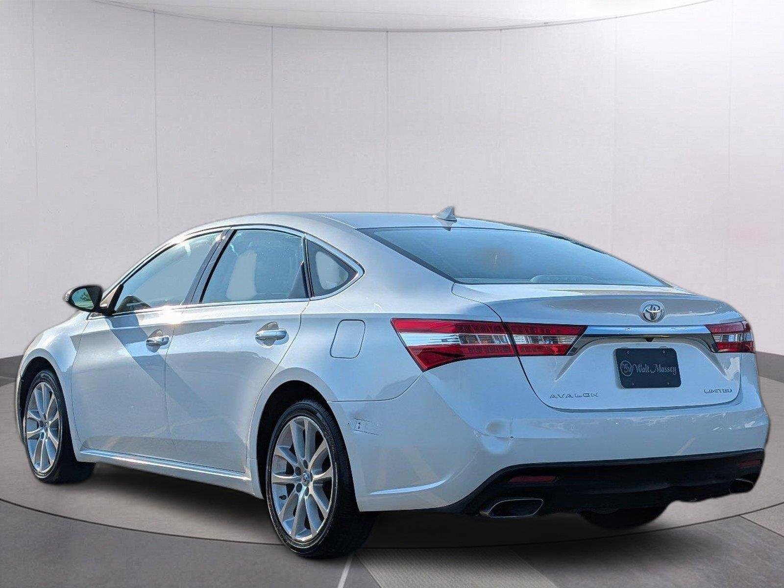 Used 2013 Blizzard Pearl Toyota Limited image 3