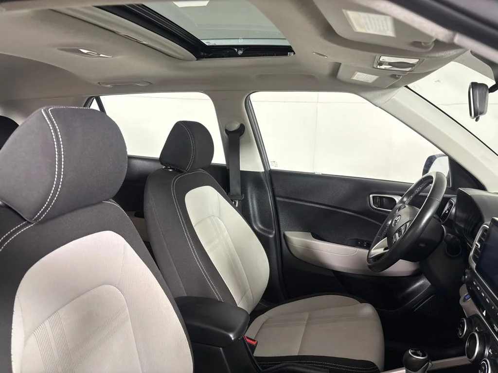 Used 2025 Gray Hyundai SEL image 21