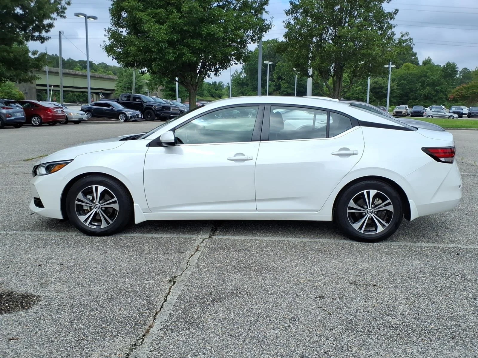 Used 2022 Aspen White TriCoat Pearl Nissan SV image 3