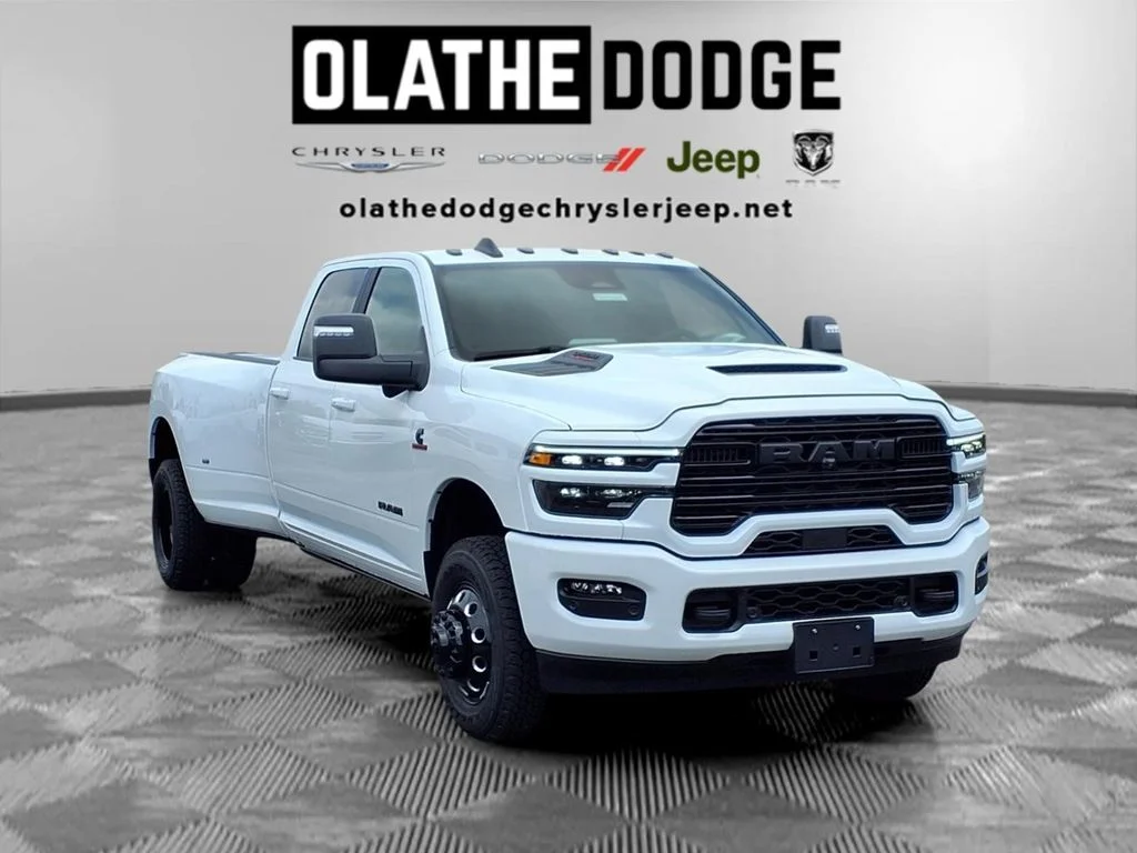 New 2026 Bright White Clear-Coat Exterior Paint RAM Laramie image 30