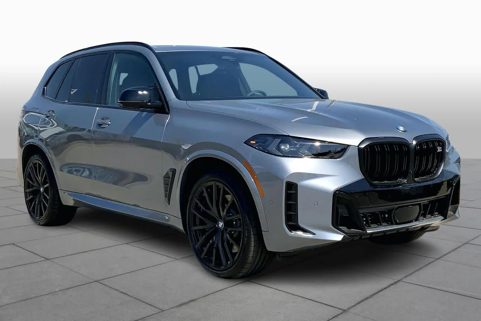 New 2026 Skyscraper Grey Metallic BMW M60i image 2