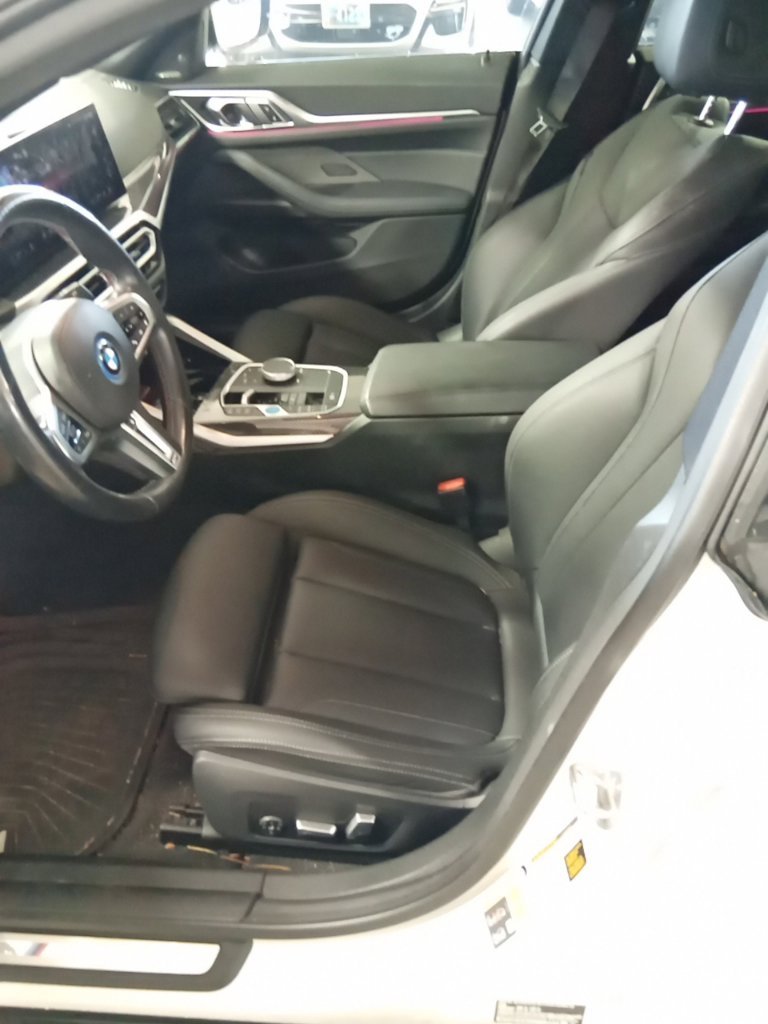 Used 2024 Alpine White BMW M50 image 9