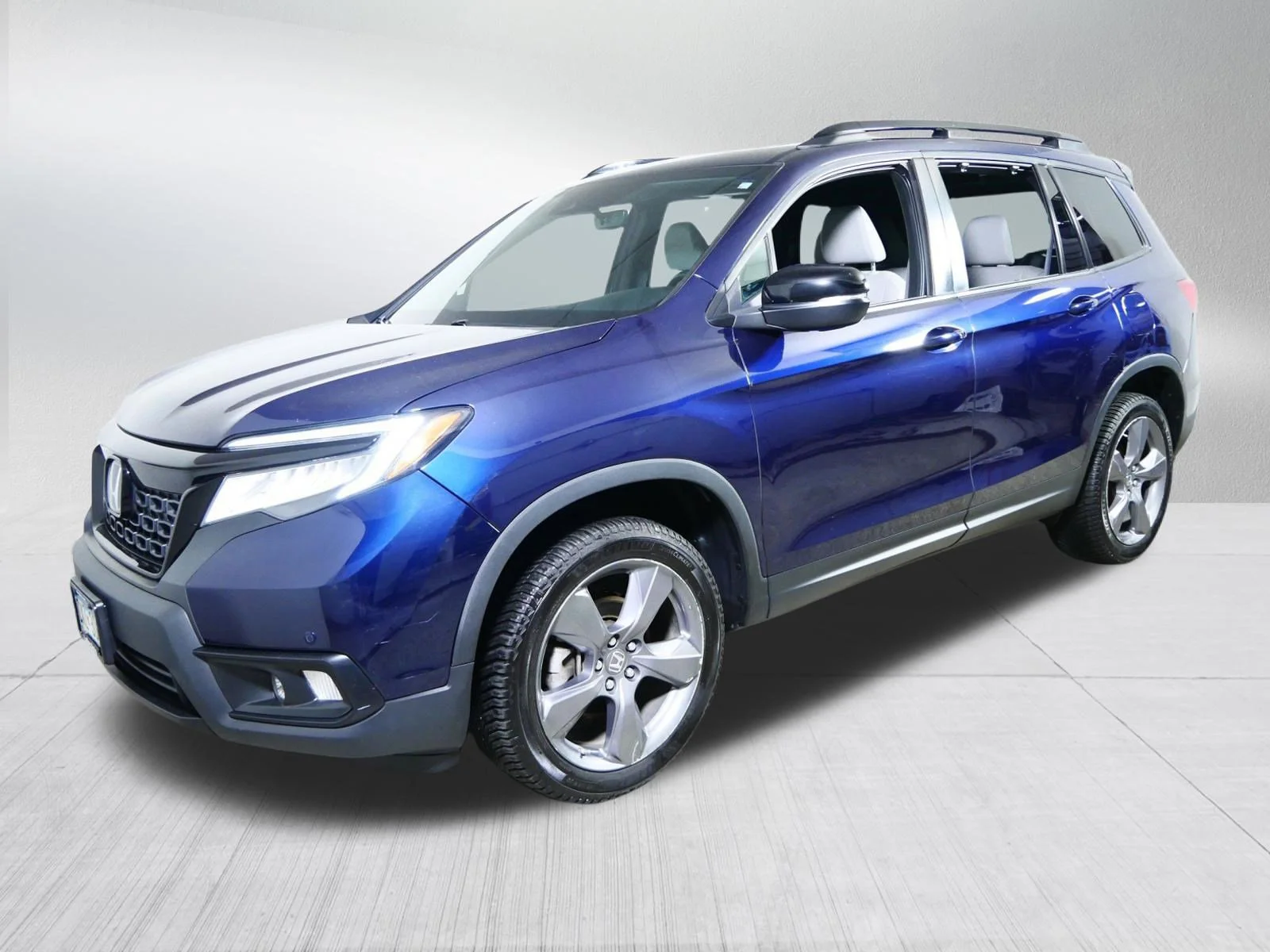 Used 2019 Obsidian Blue Pearl Honda Touring image 3