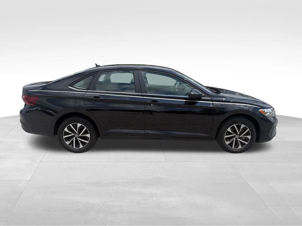 Used 2024 Black Volkswagen 1.5T S image 6