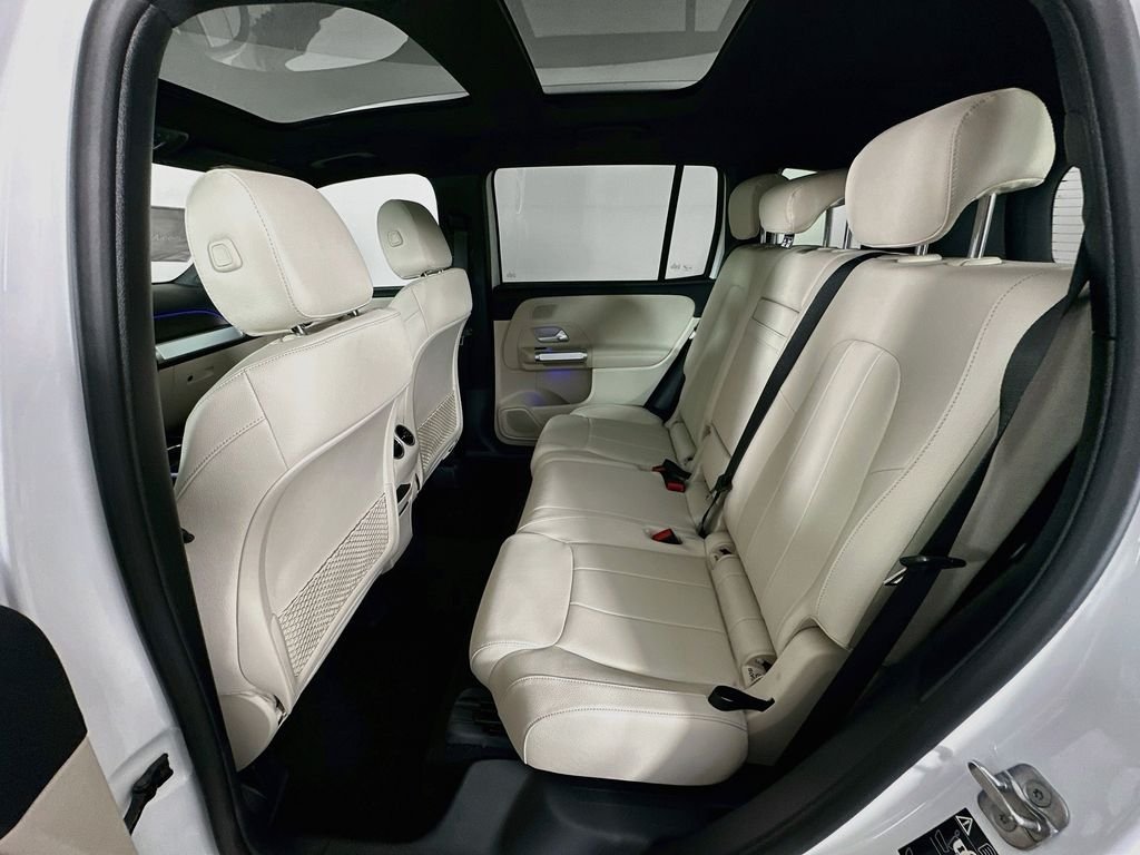 New 2026 Polar White Mercedes-Benz GLB 250 image 24