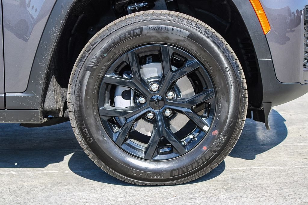 New 2026 Baltic Gray Metallic Clearcoat Jeep Altitude image 11