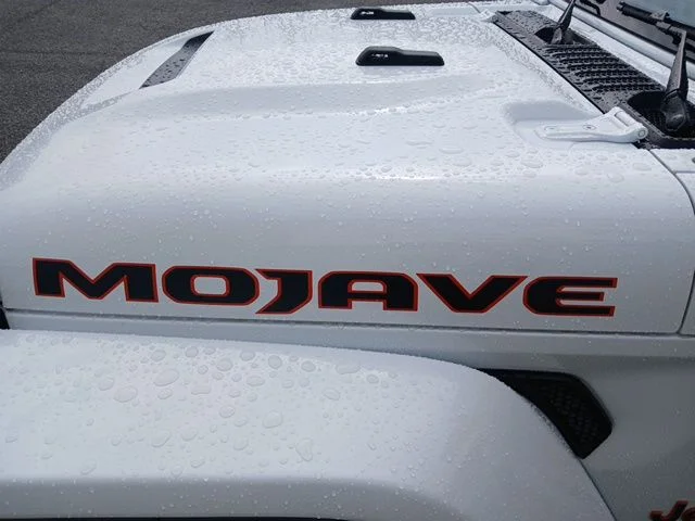 New 2026 Bright White Clear-Coat Exterior Paint Jeep Mojave X image 10