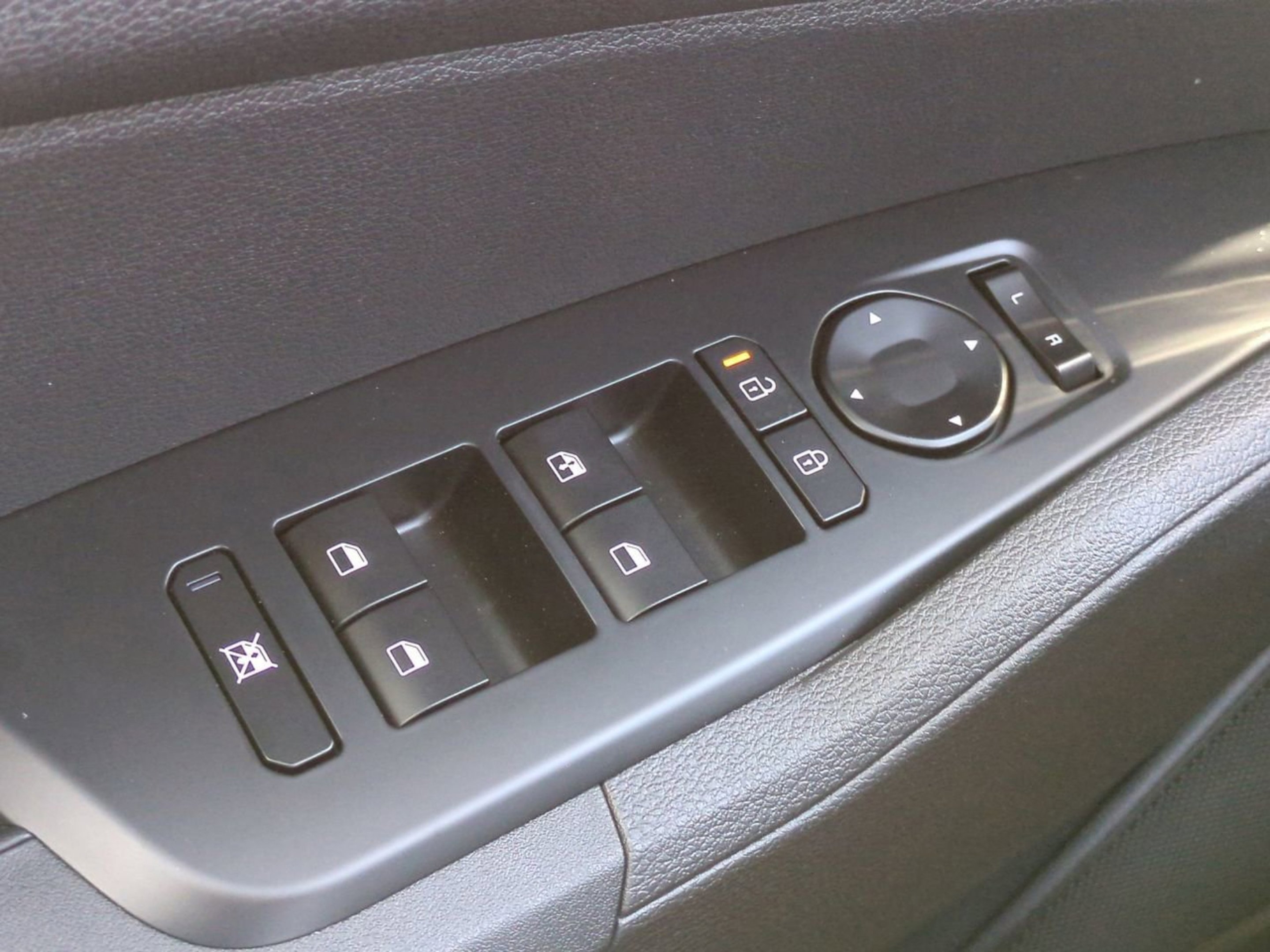 New 2026 Snow White Pearl Kia S image 26