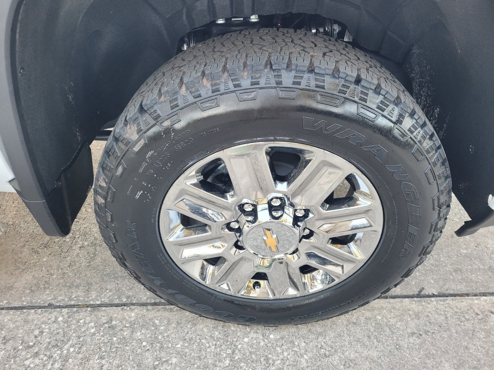 New 2026 Polar White Tricoat Chevrolet High Country image 11