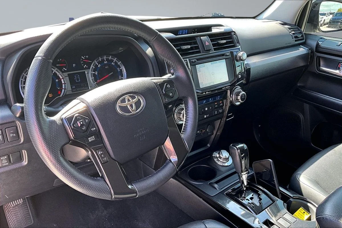 Used 2019  Toyota Limited Nightshade image 17